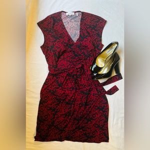Lark & Ro wrap knee length dress.  Black and maroon floral pattern. Size L.